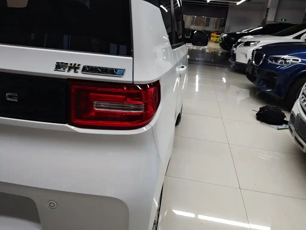 Wuling MINIEV — миниатюра 8