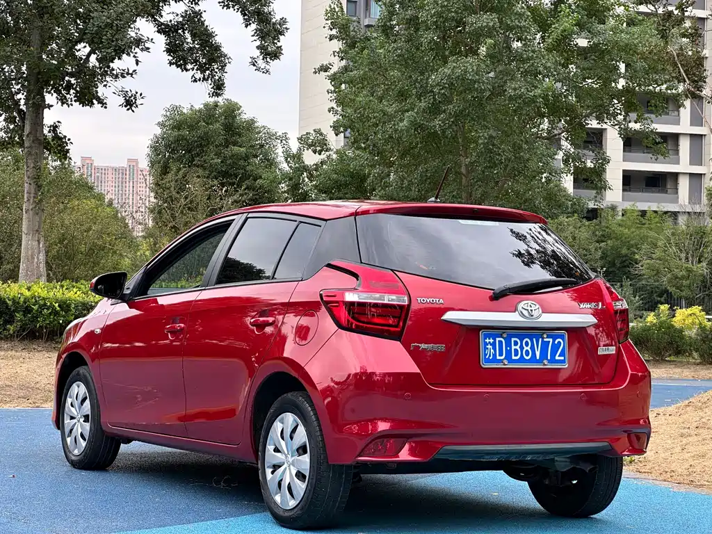 Toyota Yaris L — миниатюра 10