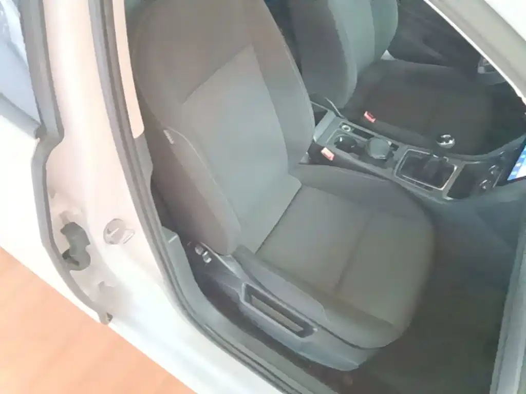 Volkswagen Golf — миниатюра 25