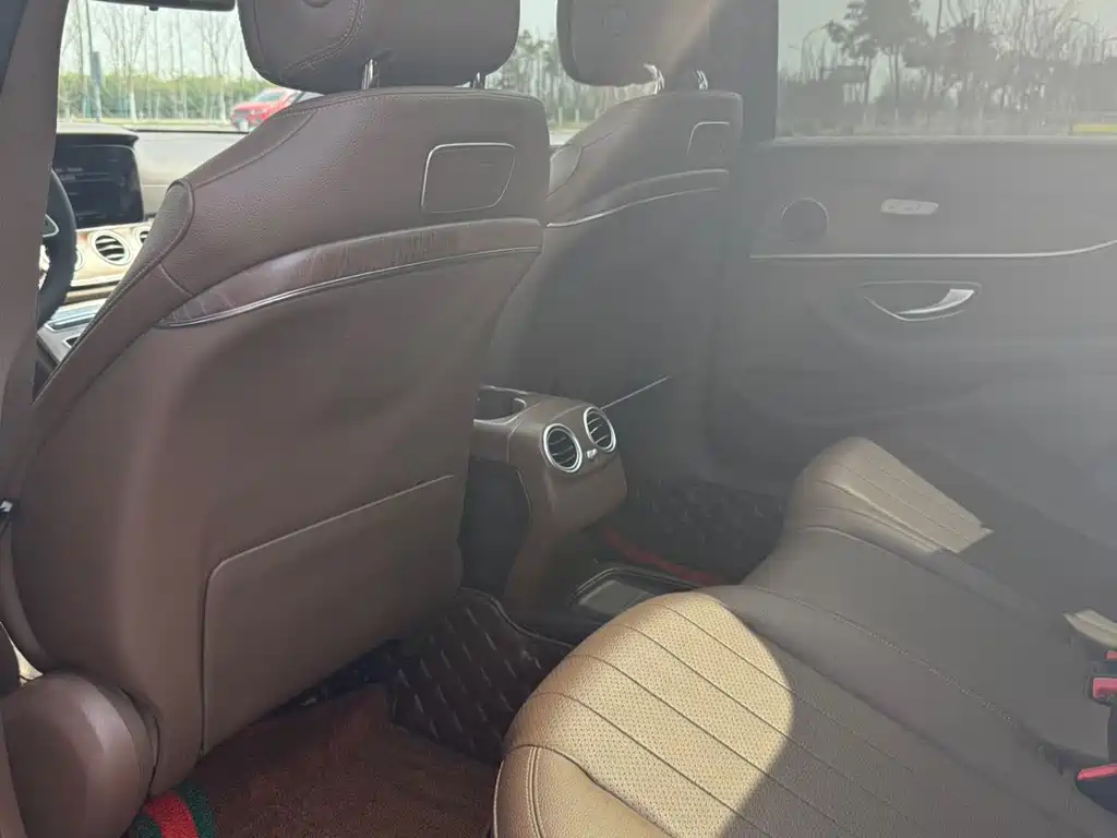 Mercedes-Benz E-Class — миниатюра 6