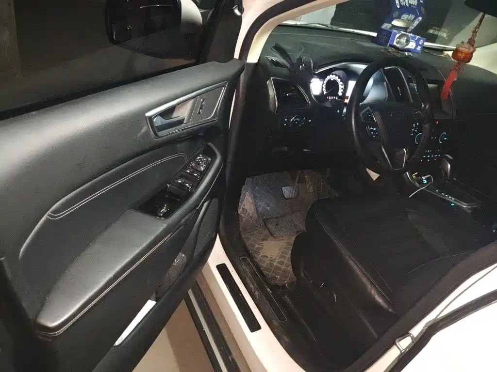 Ford Edge — миниатюра 17