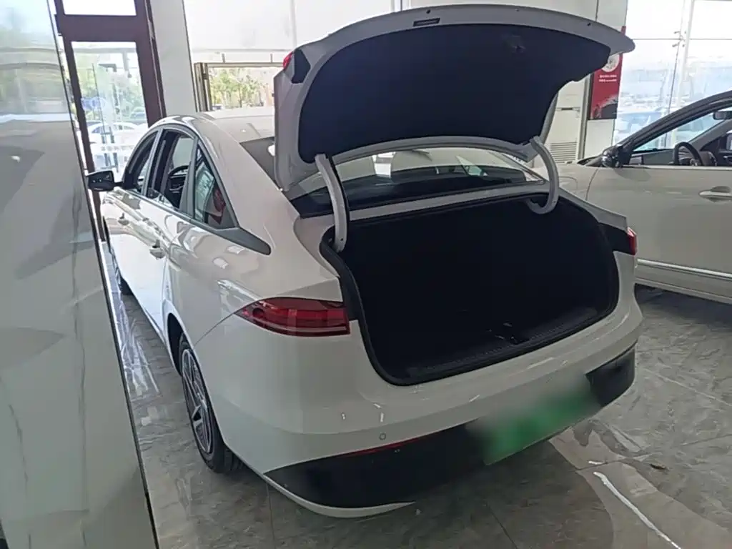 Roewe D6 — миниатюра 5