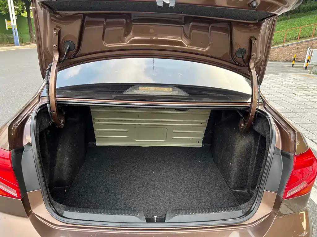 Volkswagen Jetta — миниатюра 12