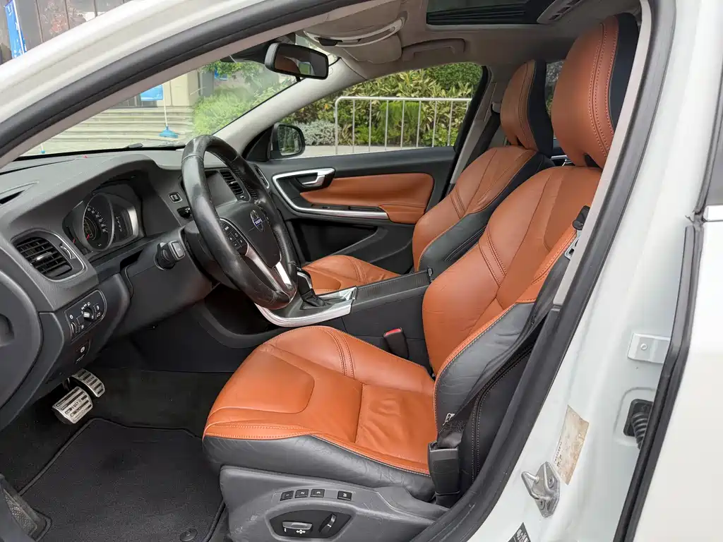 Volvo V60 2015 T5