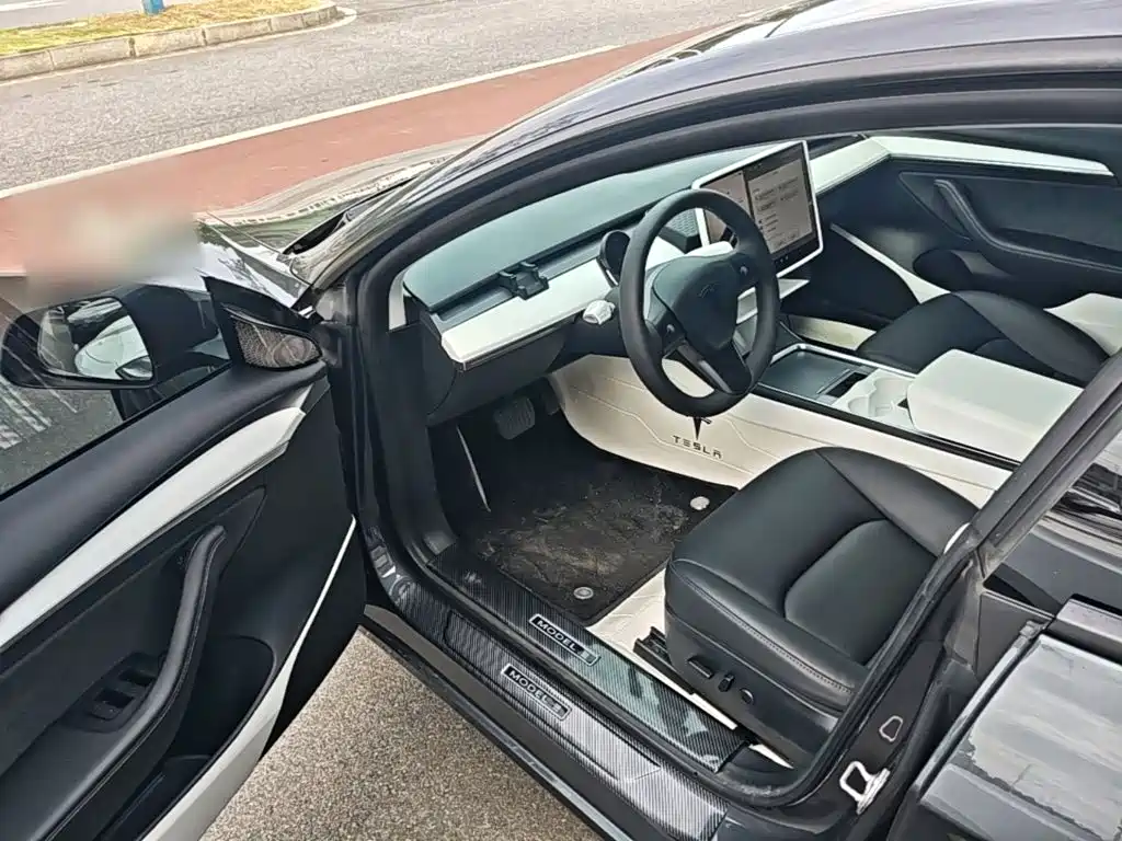Tesla Model 3 — миниатюра 16
