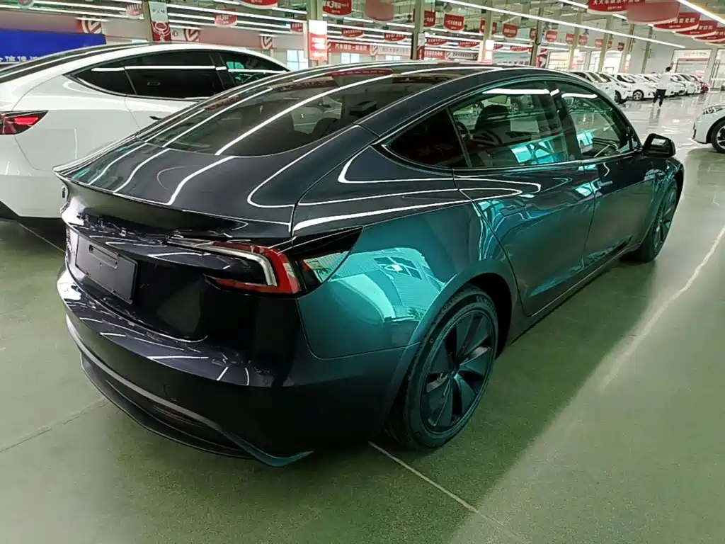 Tesla Model 3 — миниатюра 7