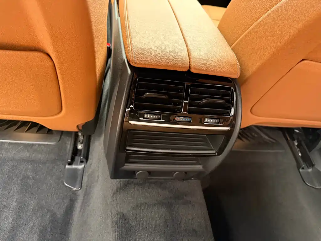 BMW 5 Series — миниатюра 32