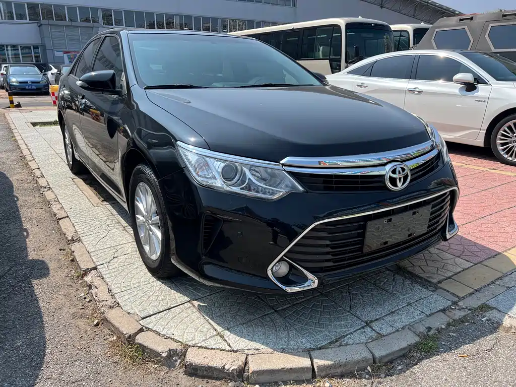 Toyota Camry — миниатюра 3
