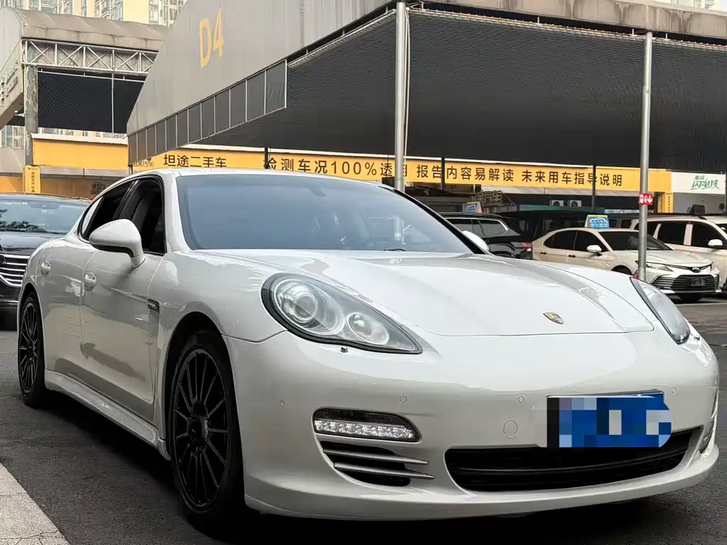 Porsche Panamera 2013 Panamera 4 Platinum Edition 3.6L