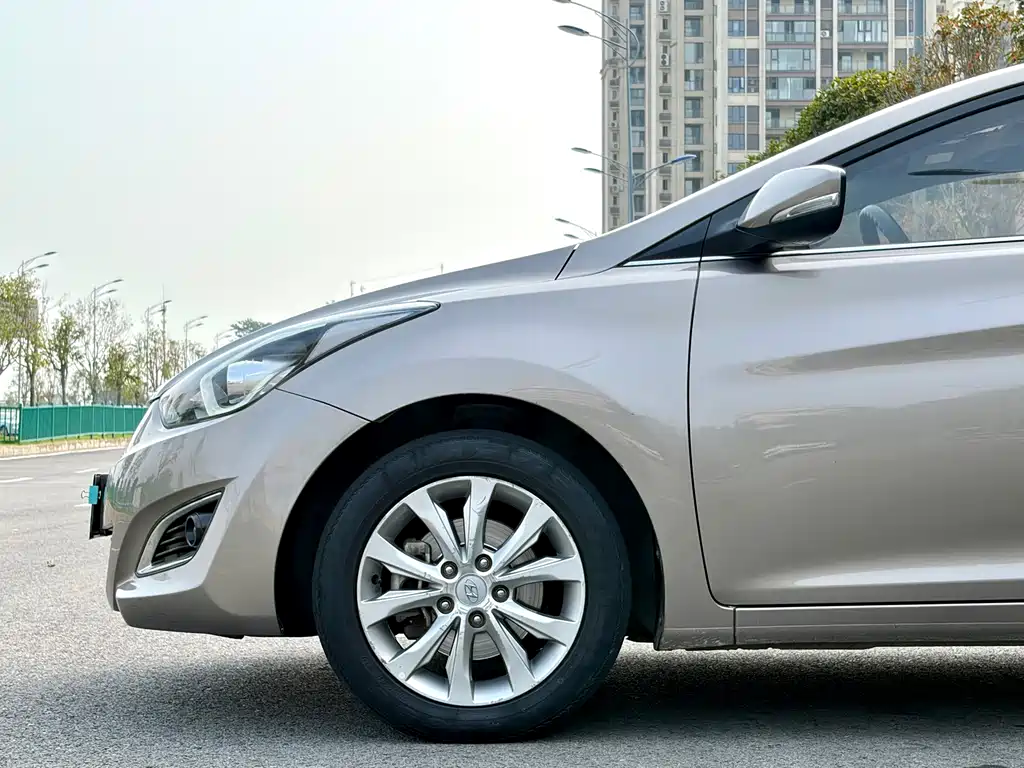 Hyundai Elantra Langdong — миниатюра 16