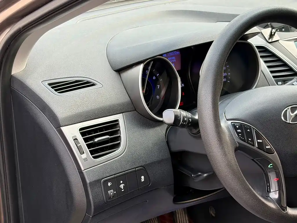 Hyundai Elantra Langdong — миниатюра 19
