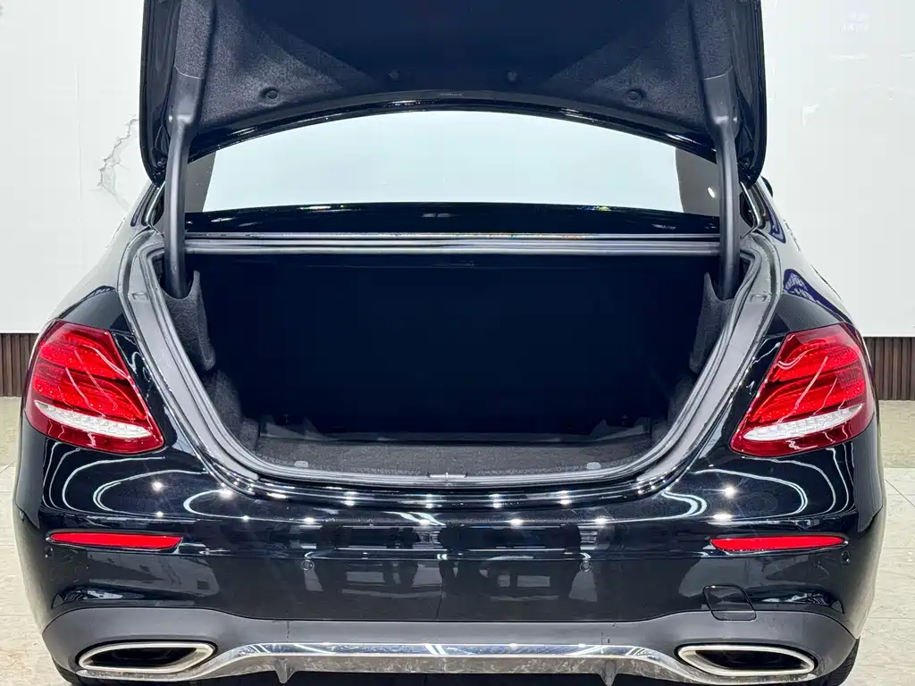 Mercedes-Benz E-Class — миниатюра 21