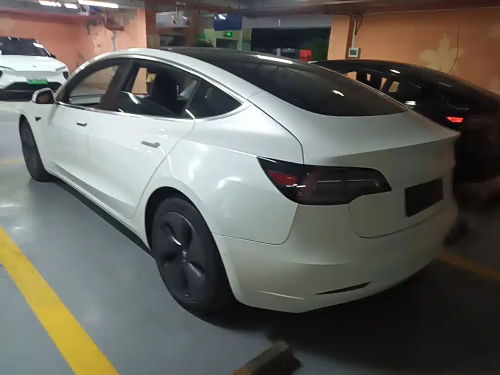 Tesla Model 3 — миниатюра 5