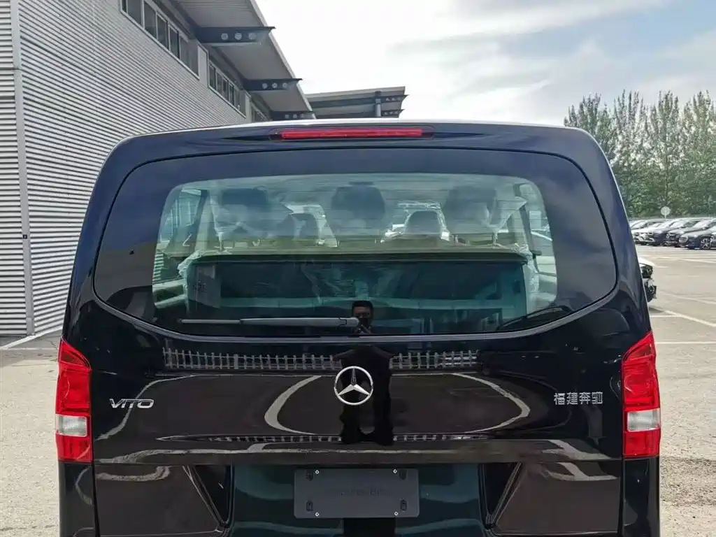 Mercedes-Benz Vito 2024 2.0T Elite 7 мест