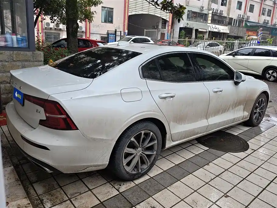 Volvo S60 2022 B4 Luxury