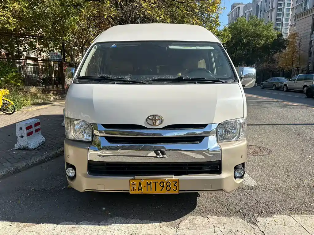 TOYOTA HIACE
