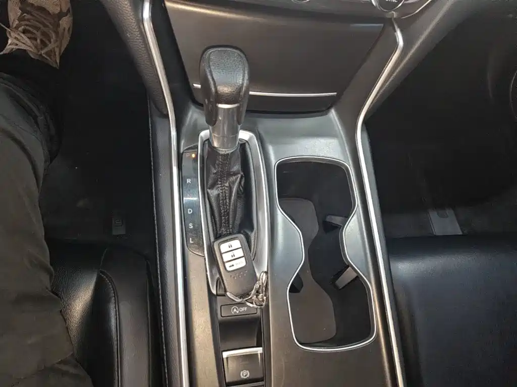 Honda Accord — миниатюра 14