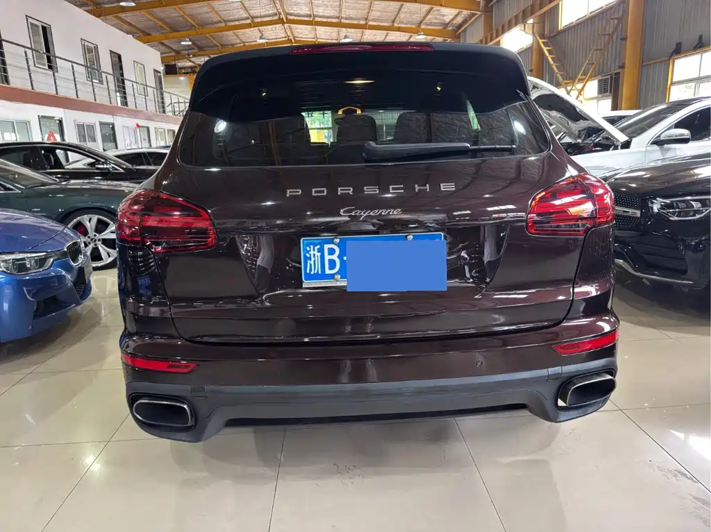 Porsche Cayenne — миниатюра 8