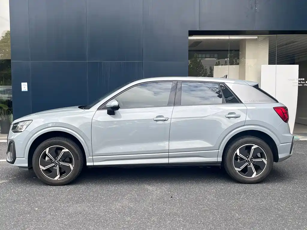 Audi Q2L e-tron — миниатюра 4