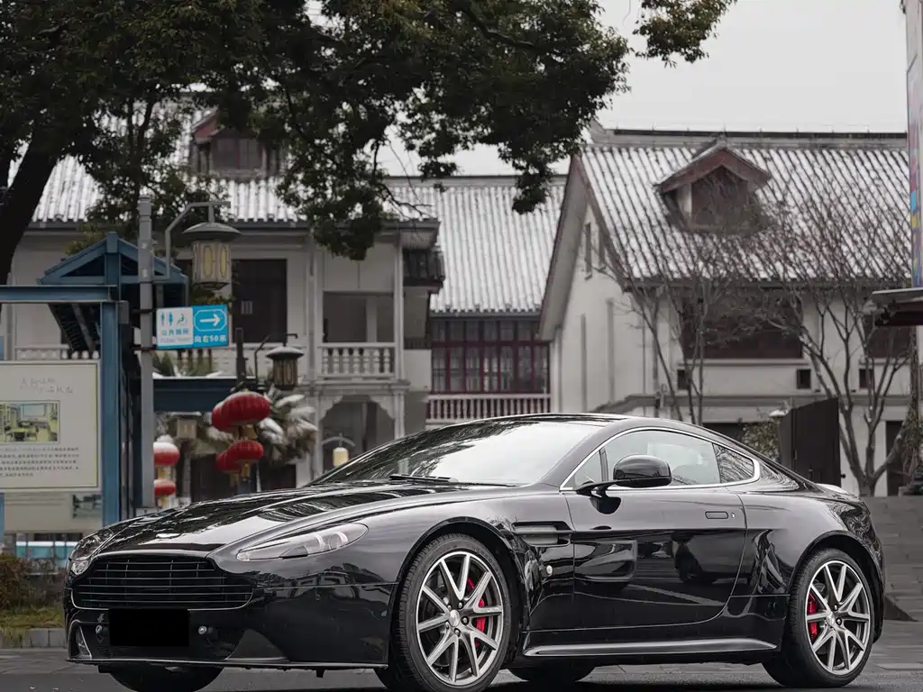 Aston Martin V8 Vantage 2014
