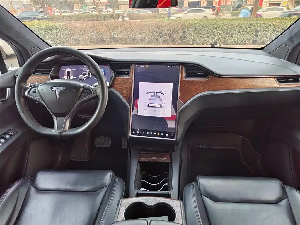 TESLA MODEL X
