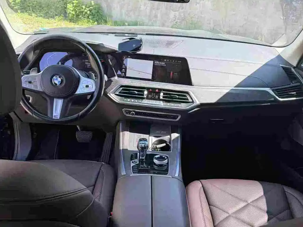 BMW X5 2022 xDrive 30Li Premium M Sport