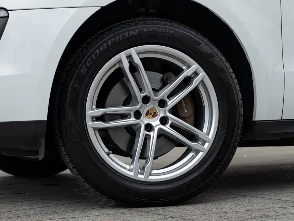 Porsche Macan — миниатюра 3