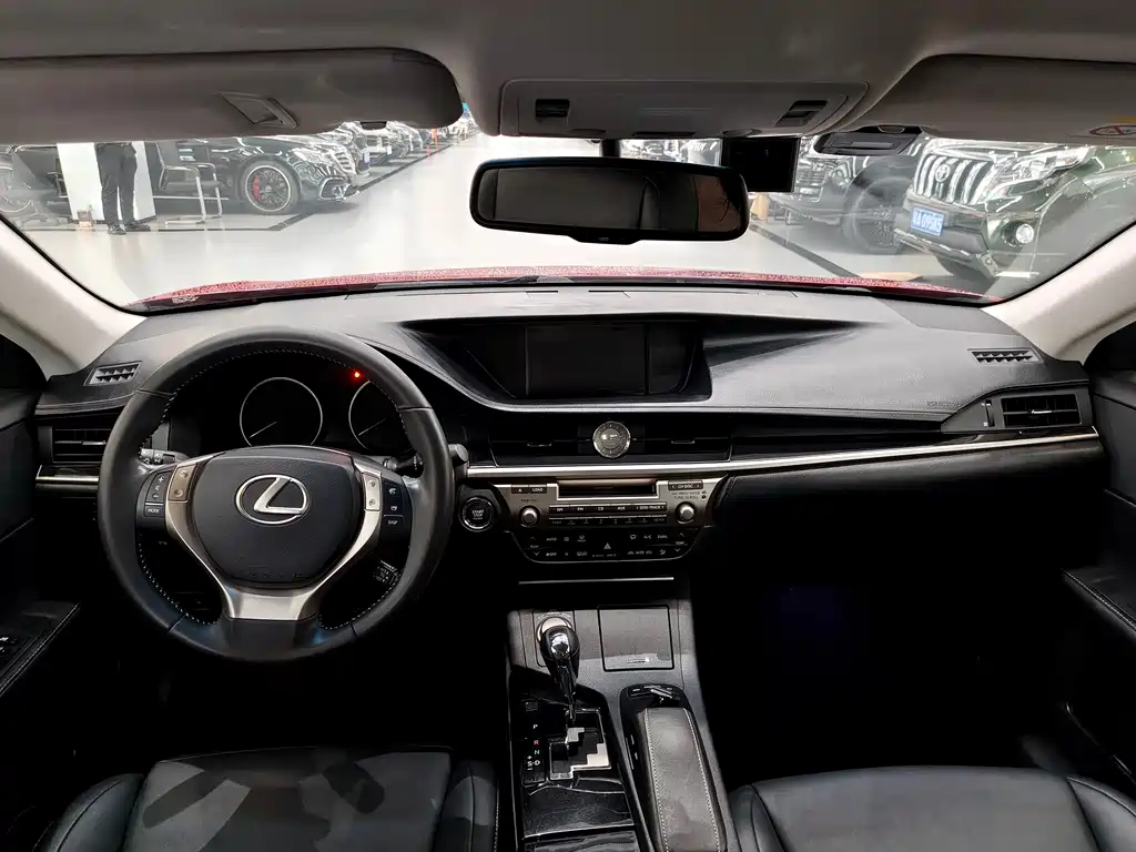 Lexus ES — миниатюра 8