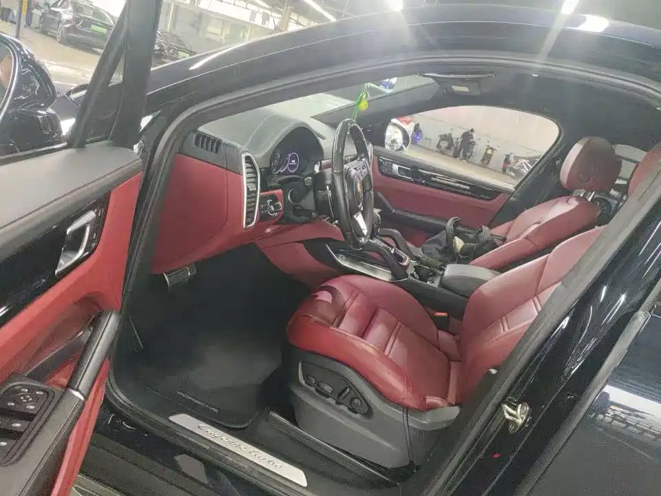 Porsche Cayenne — миниатюра 4