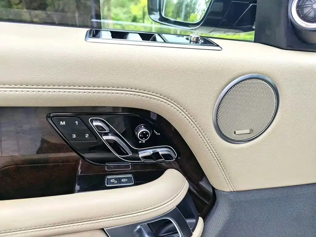 Land Rover Range Rover — миниатюра 7
