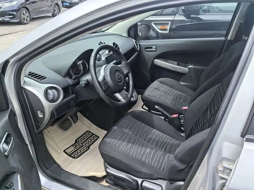 Mazda 2 — миниатюра 5