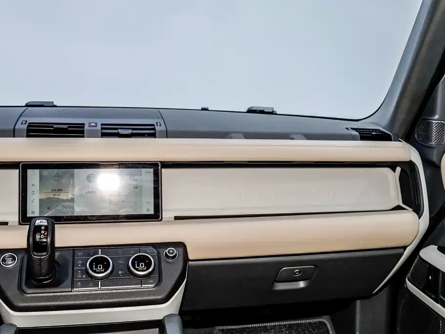 Land Rover Defender — миниатюра 25