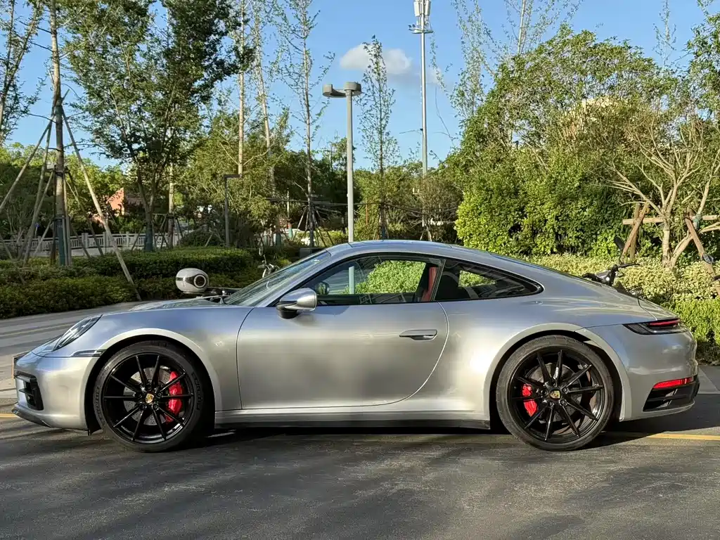 PORSCHE  911