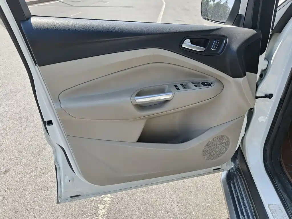 Ford Kuga — миниатюра 6