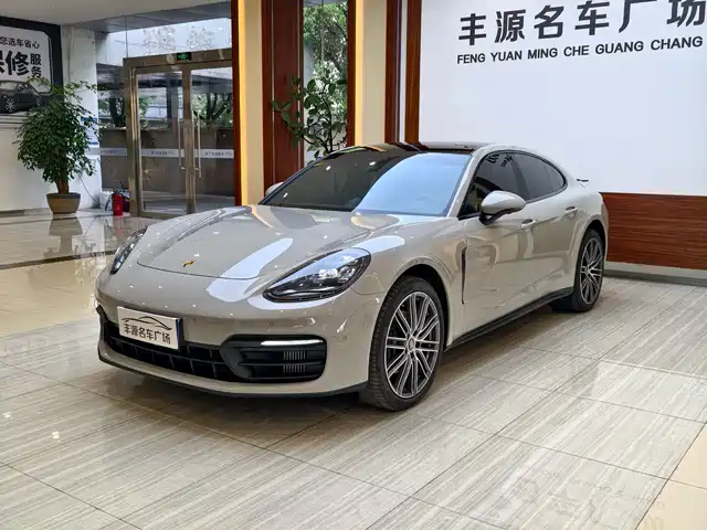 PORSCHE PANAMERA