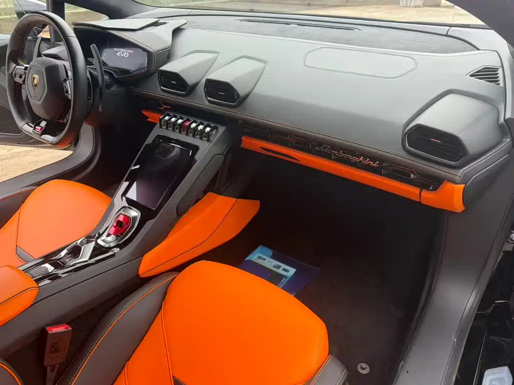 LAMBORGHINI HURACÁN