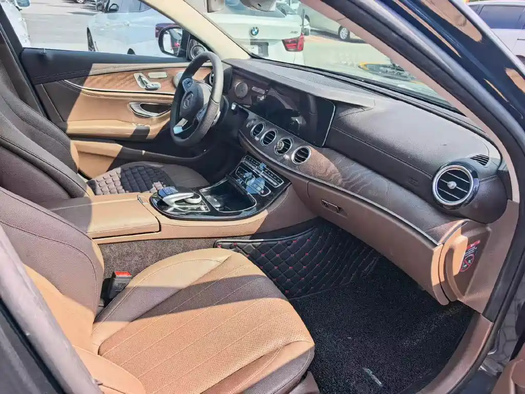 Mercedes-Benz E-Class — миниатюра 6
