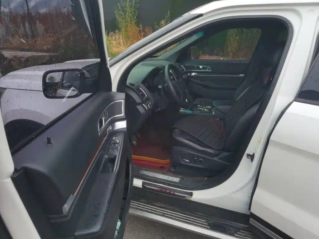Ford Explorer (Import) — миниатюра 14