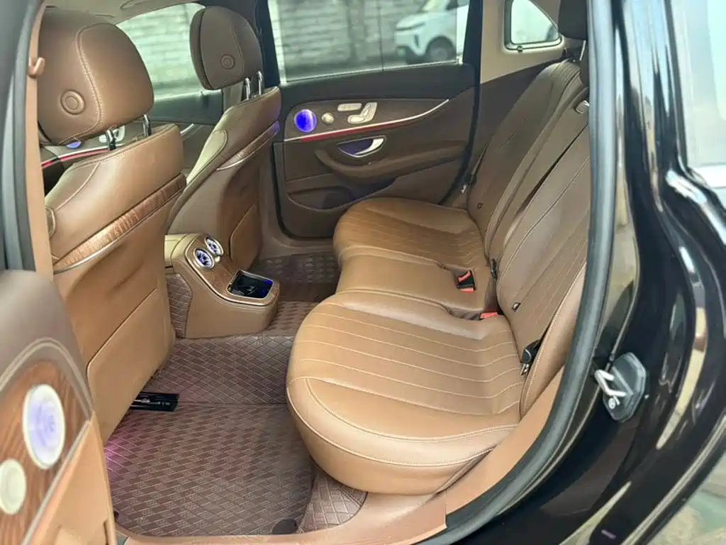 Mercedes-Benz E-Class — миниатюра 8