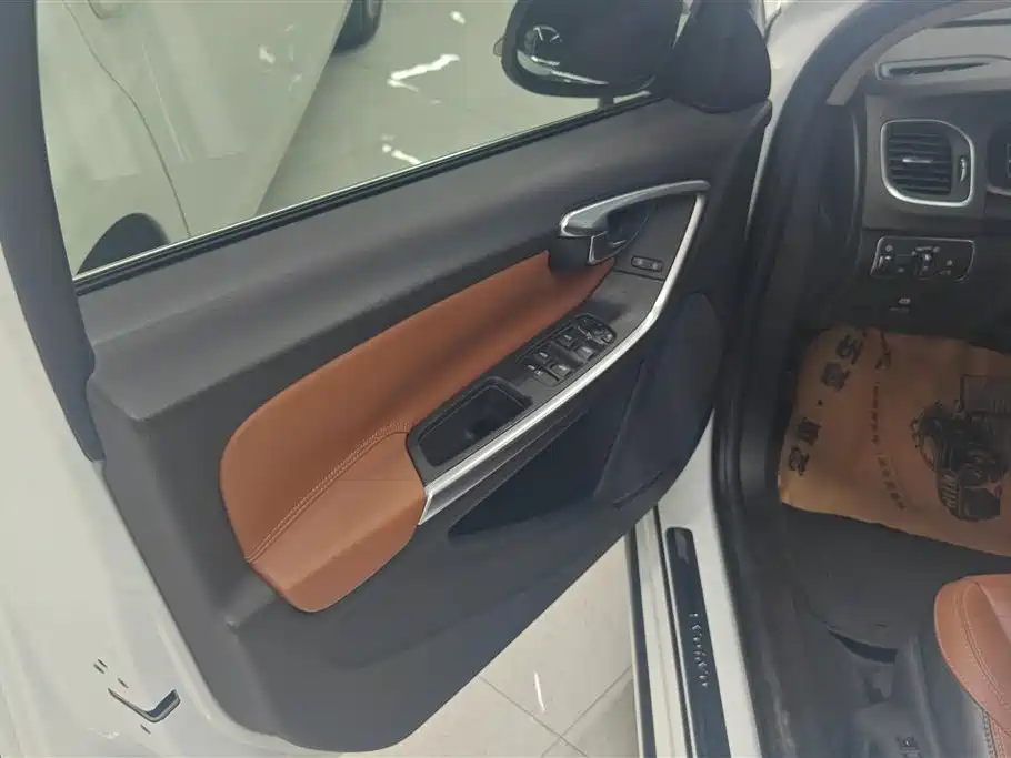 Volvo V60 2015 T5