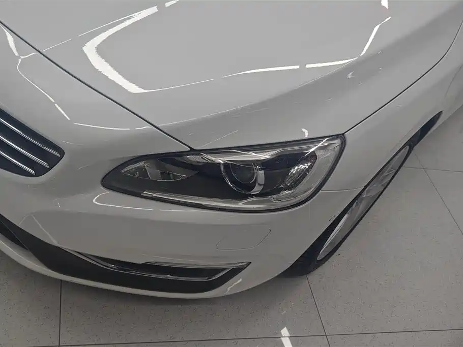 Volvo V60 2015 T5