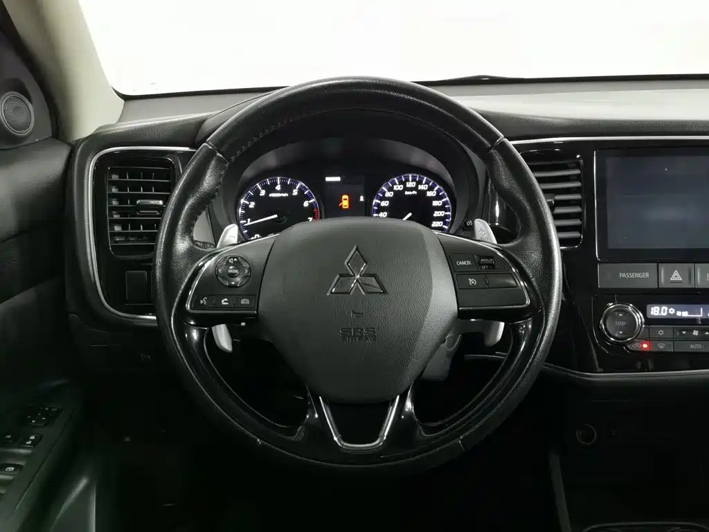 Mitsubishi Outlander — миниатюра 11
