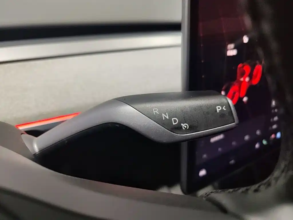 Tesla Model Y — миниатюра 14