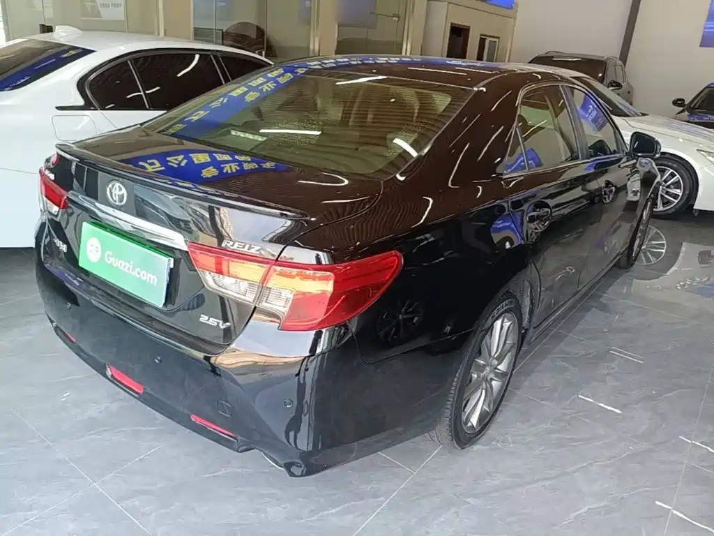 Toyota Reiz — миниатюра 7
