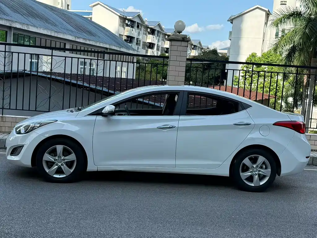 Hyundai Elantra Langdong — миниатюра 5