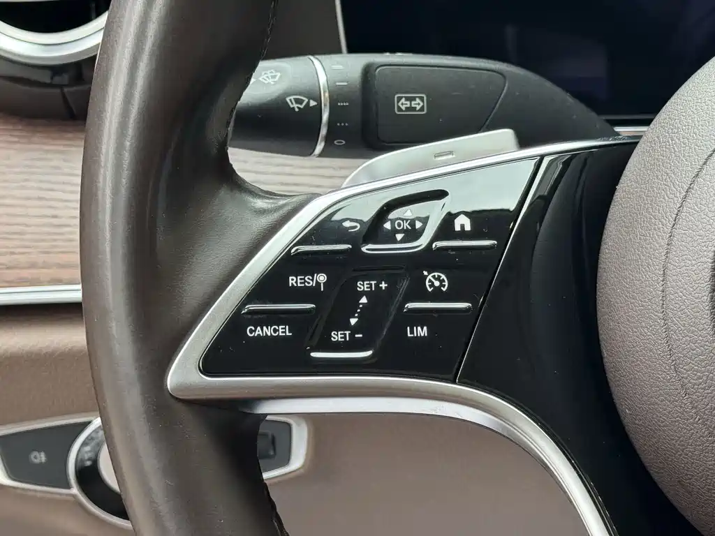 Mercedes-Benz E-Class — миниатюра 8