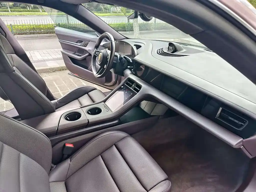 Porsche Taycan — миниатюра 10