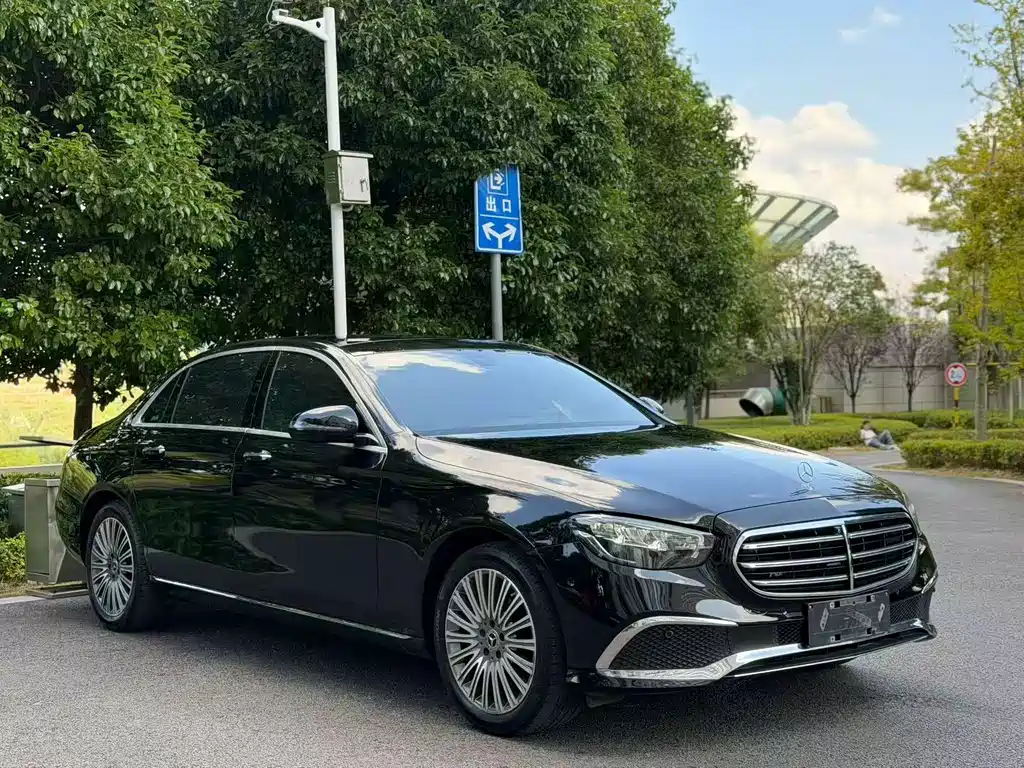 Mercedes-Benz E-Class — миниатюра 3