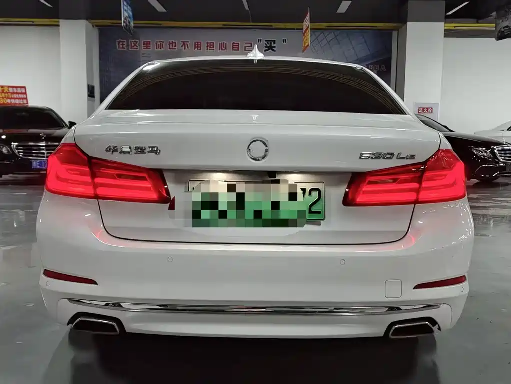 BMW 5 Series New Energy — миниатюра 10