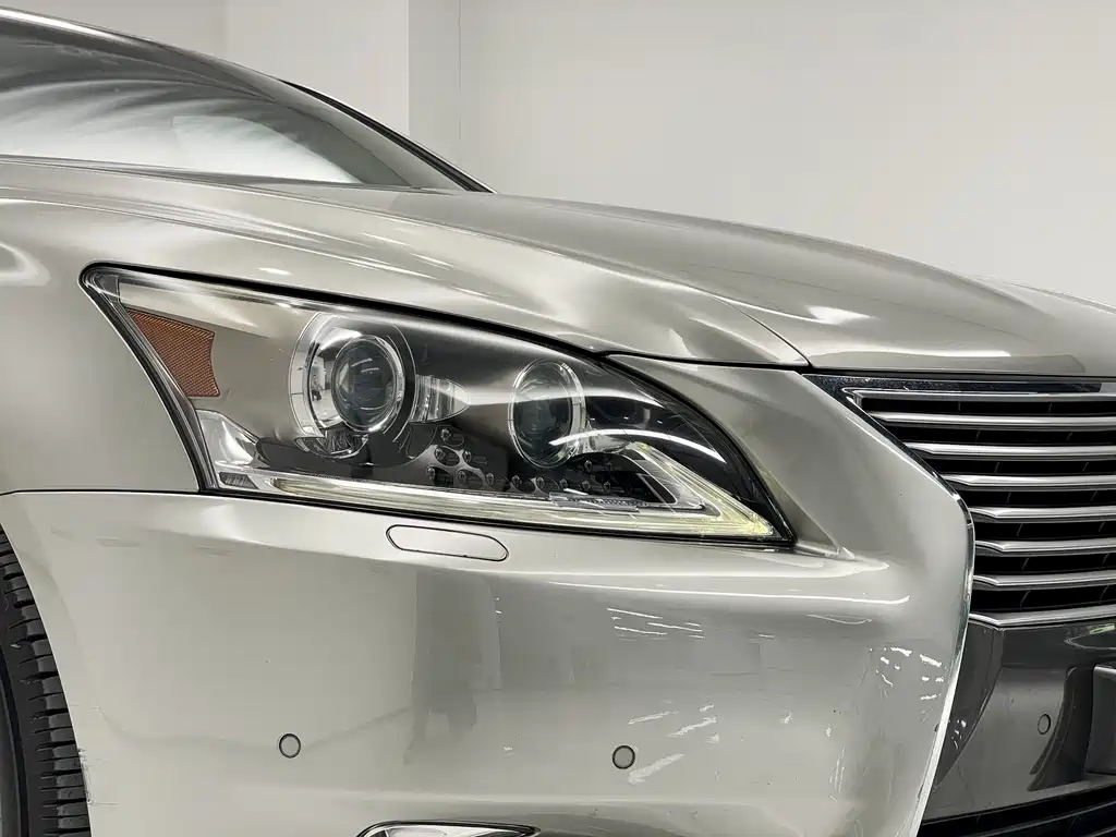 Lexus LS — миниатюра 22